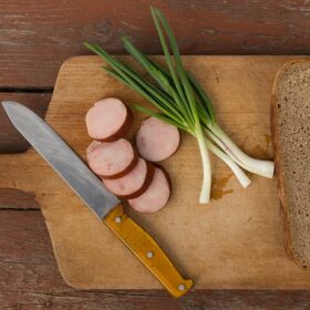 Immagine di pane e salame